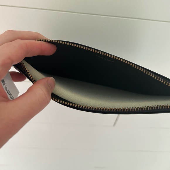 Comme Des Garçon Embossed Polka Dots Wallet - Picture 8 of 11